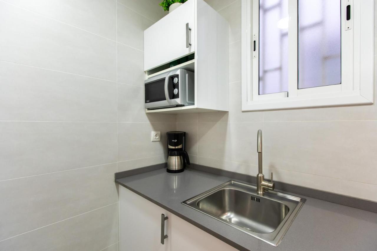 Pere Serafi 2 Bedroom Apartment บาร์เซโลนา ภายนอก รูปภาพ