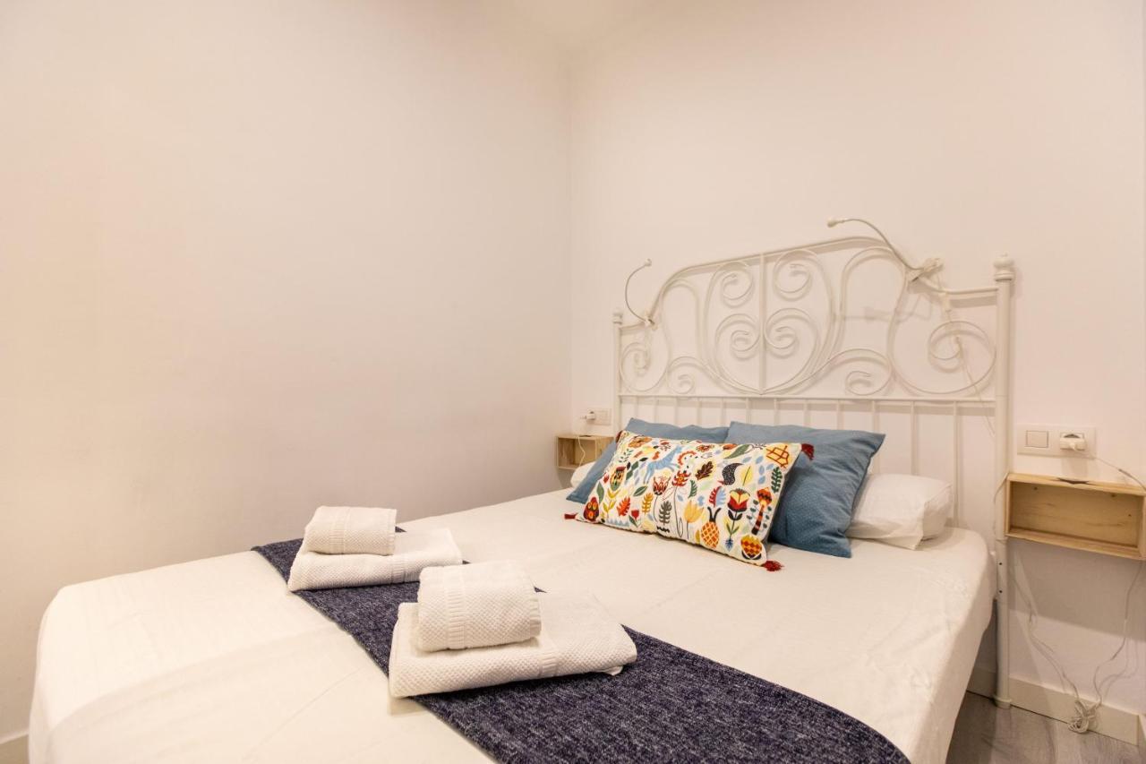 Pere Serafi 2 Bedroom Apartment บาร์เซโลนา ภายนอก รูปภาพ