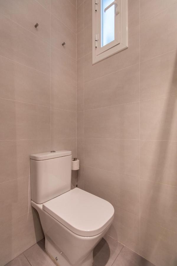 Pere Serafi 2 Bedroom Apartment บาร์เซโลนา ภายนอก รูปภาพ