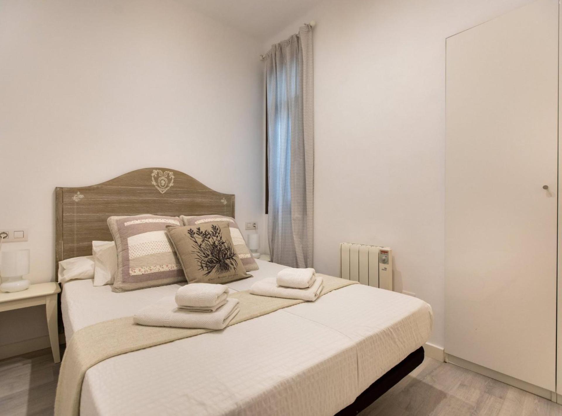 Pere Serafi 2 Bedroom Apartment บาร์เซโลนา ภายนอก รูปภาพ