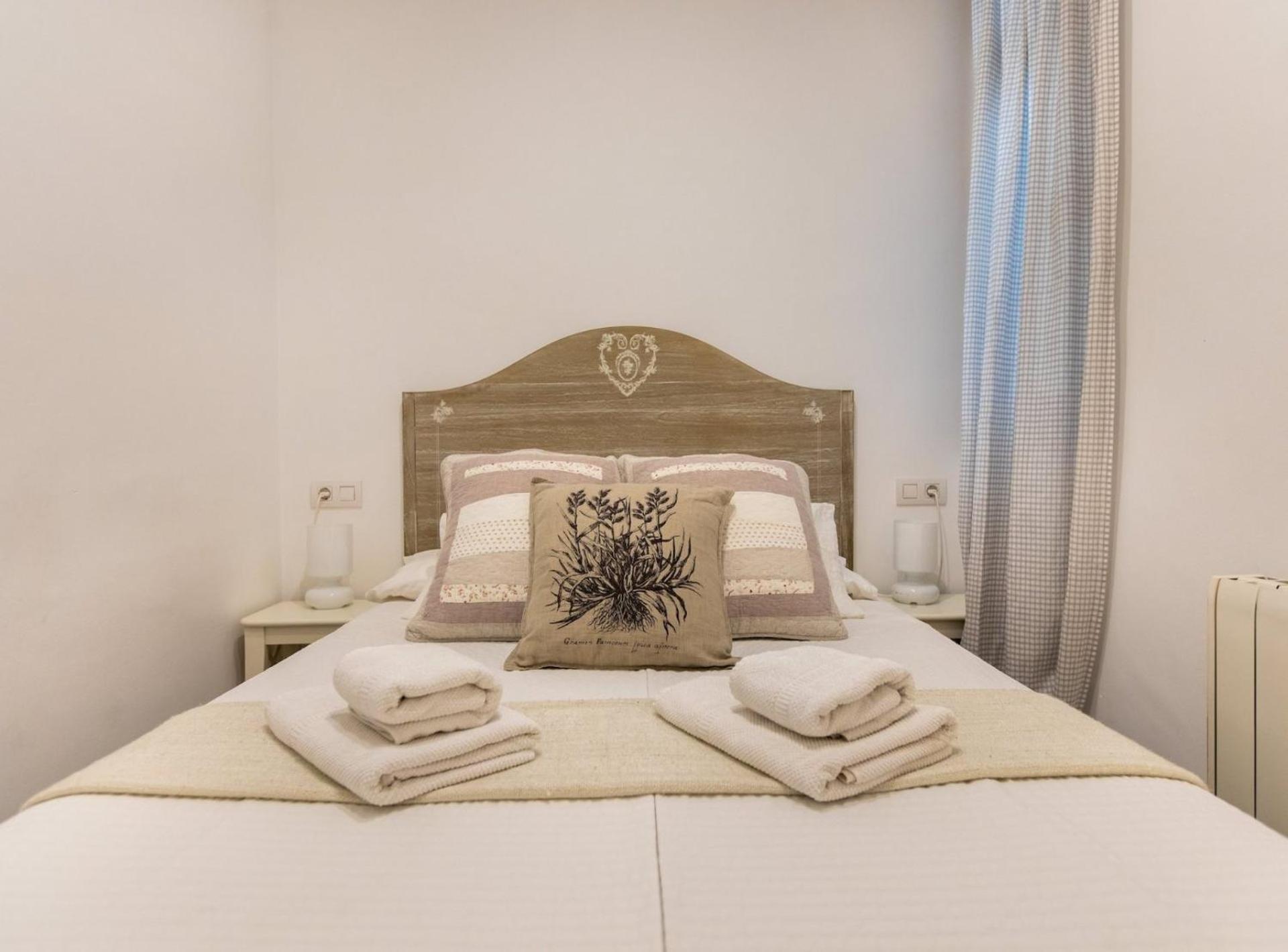 Pere Serafi 2 Bedroom Apartment บาร์เซโลนา ภายนอก รูปภาพ