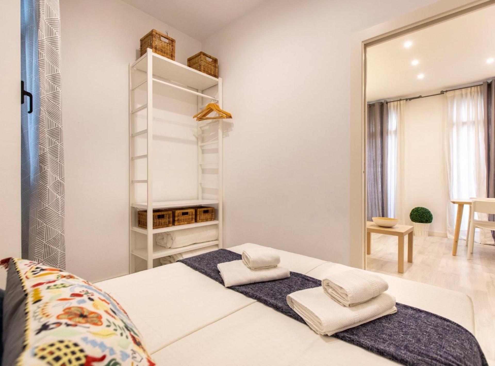 Pere Serafi 2 Bedroom Apartment บาร์เซโลนา ภายนอก รูปภาพ